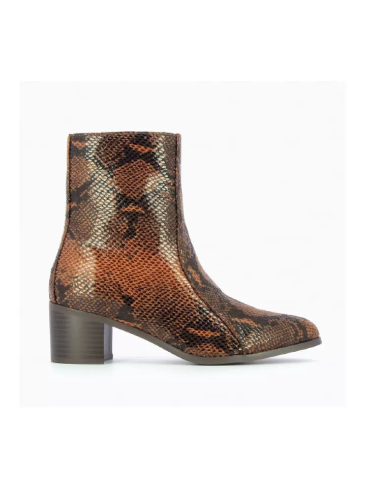 Shop Vanessa Wu Bottines Camel Effet Serpent A Empeigne Surpiquee- Marron