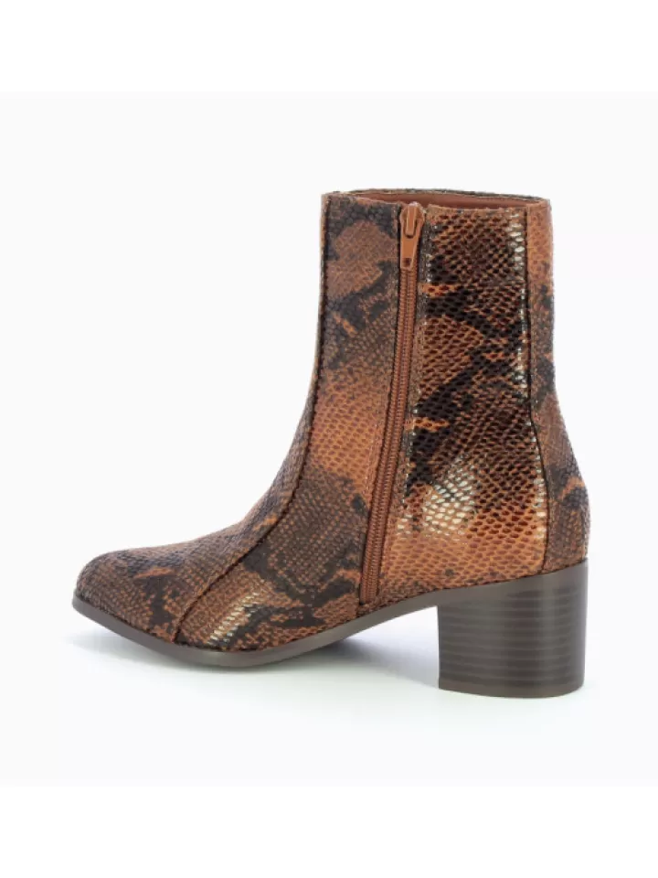 Shop Vanessa Wu Bottines Camel Effet Serpent A Empeigne Surpiquee- Marron